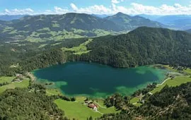 Lake-Hintersteinersee-in-Scheffau